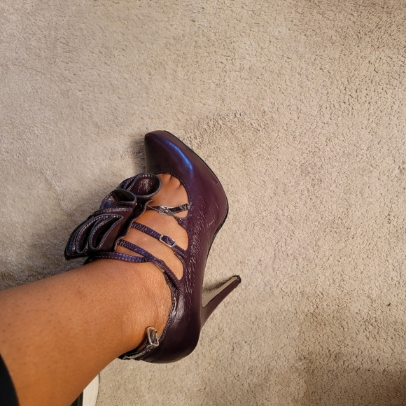 Purple heels with a rose design - Picture 9 of 12